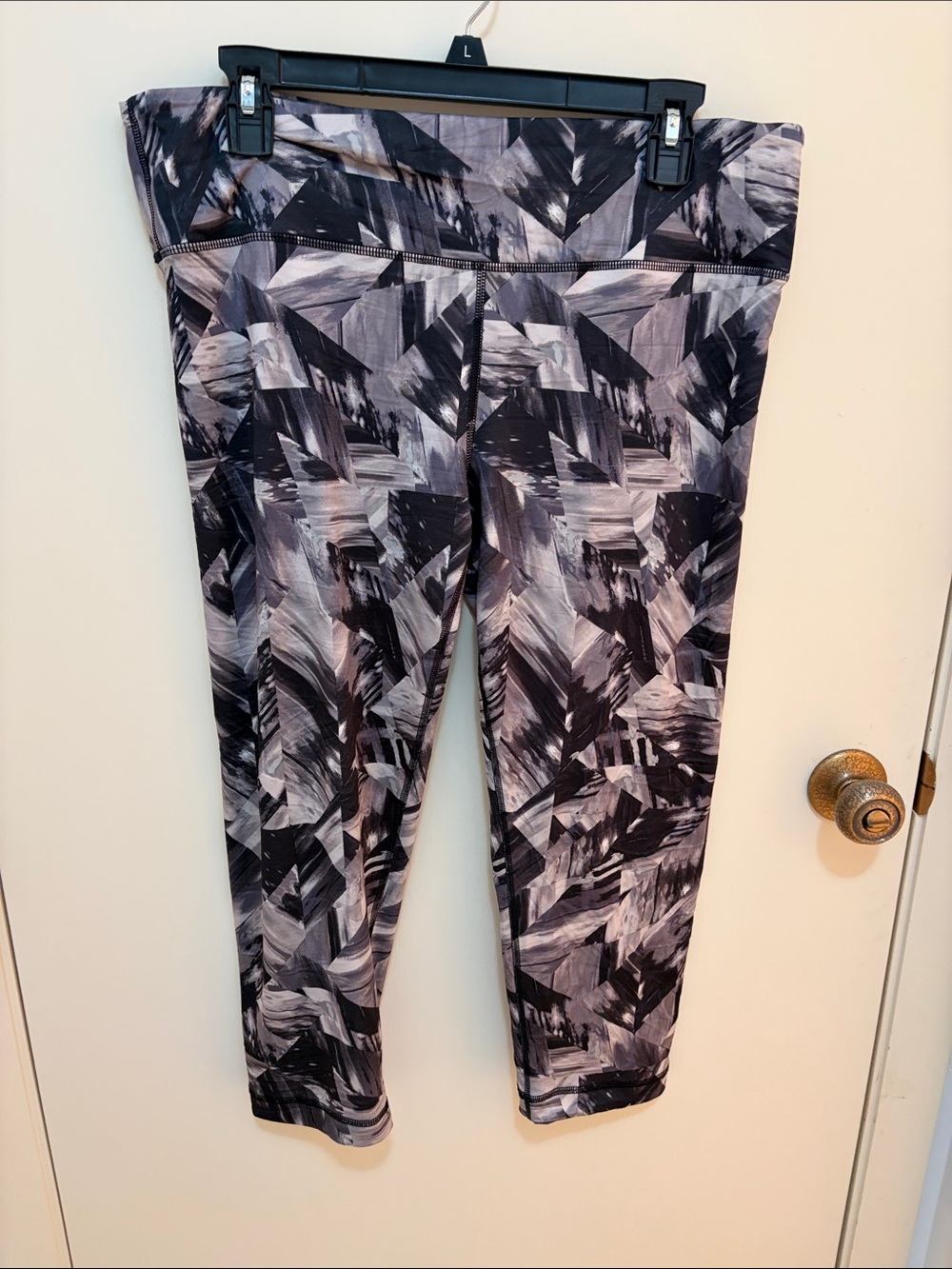 90 Degree By Reflex Black & White Abstract Capri Exercise Pants